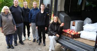 Attēls rakstam: Malnavas koledžas jaunieši iepriecināja "Mūsmājas" saimi