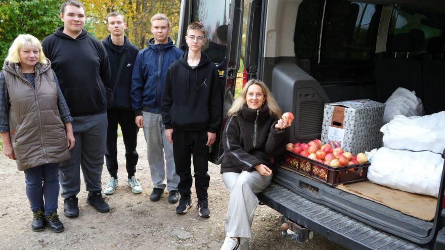 Attēls rakstam: Malnavas koledžas jaunieši iepriecināja "Mūsmājas" saimi
