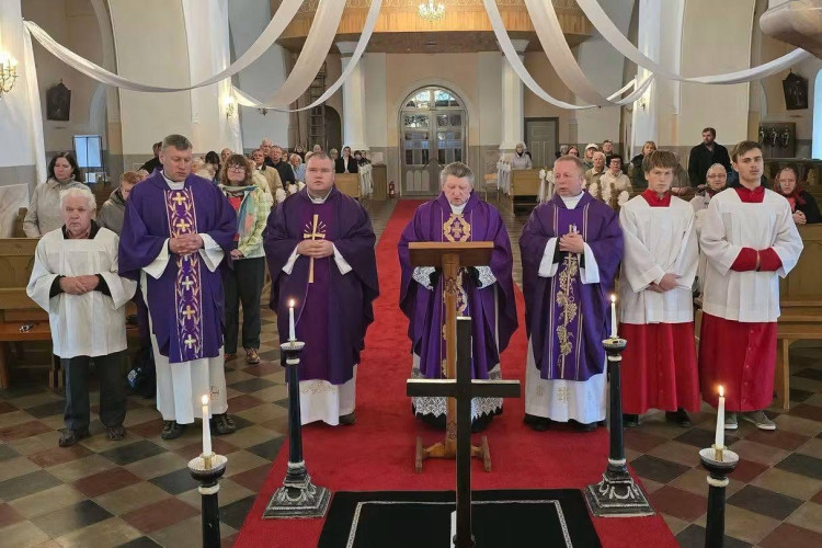 Jāni Streiču sveic ar lūgšanu, izstādi un grāmatu