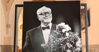 Attēls rakstam: Jāni Streiču sveic ar lūgšanu, izstādi un grāmatu