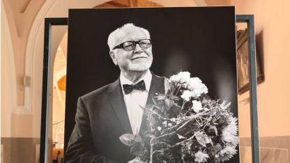 Attēls rakstam: Jāni Streiču sveic ar lūgšanu, izstādi un grāmatu