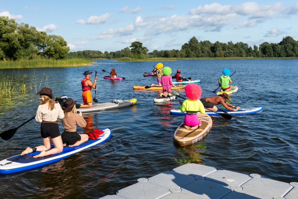 Dagdas ezarā notika pirmais SUP festivāls