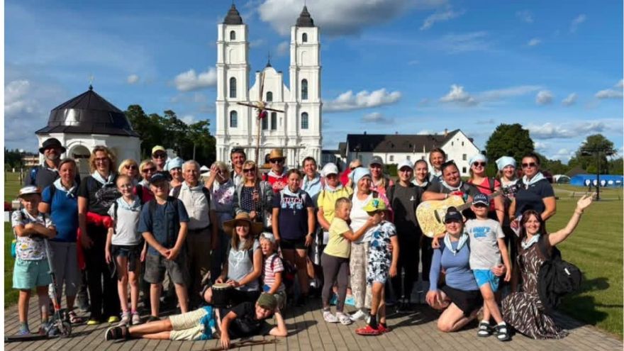 Attēls rakstam: Aglonas Dievmāte gaida savus bērnus: Svētceļojuma Madaleņa-Aglona svētceļnieki atnāca pie Aglonas Dievmātes!
