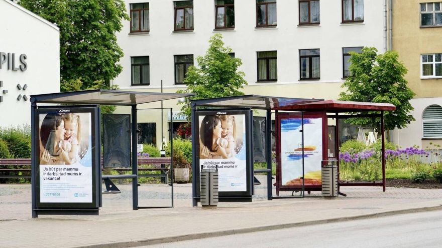 Attēls rakstam: Daugavpilī uzstāda Normana Fostera dizaina pieturvietu nojumes