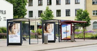 Attēls rakstam: Daugavpilī uzstāda Normana Fostera dizaina pieturvietu nojumes