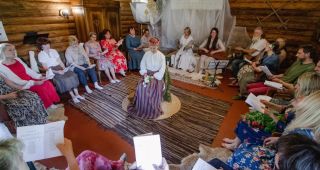 Attēls rakstam: Andrupenes lauku sētā meitene pārtapa precētā meitā