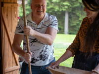 Andrupenes lauku sētā brūvēja alu