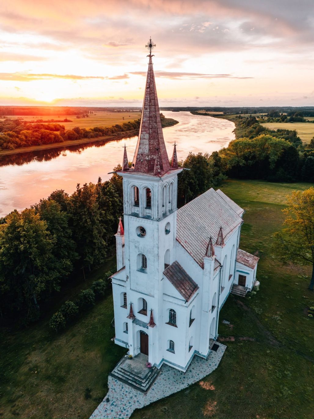 Samainītie Nīcgales un Dvietes dievnami