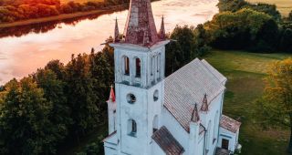 Attēls rakstam: Samainītie Nīcgales un Dvietes dievnami
