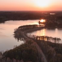 Latgale no putna lidojuma: Ivara Dzalbas fotostāstu rotā saulrieta zelts pār Karpa un Bešonu ezeriem (Latgalē)

Egita Terēze Jonāne, egitalobs@gmail.com

#lobs_lv #saulriets #karpaezers #besonuezers #ivarciksdzalba #kraslavasnovads #latgale #latvija #dzivessvinesana #springtime #suntime #lake #latvia #celebratelife @sekotaji