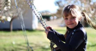 Attēls rakstam: Pasmaidīsim ar pirmā aprīļa smaidu: meitenes seši gadiņi