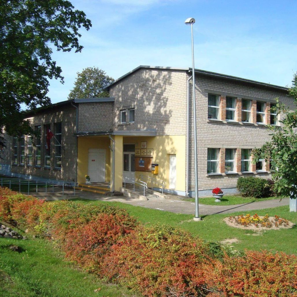 Kalniešos iedibina sarunas ar interesantu cilvēku