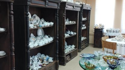 Attēls rakstam: Laimes muzejā Indrā porcelānu krāj “Manas vecmāmiņas trauku skapī”