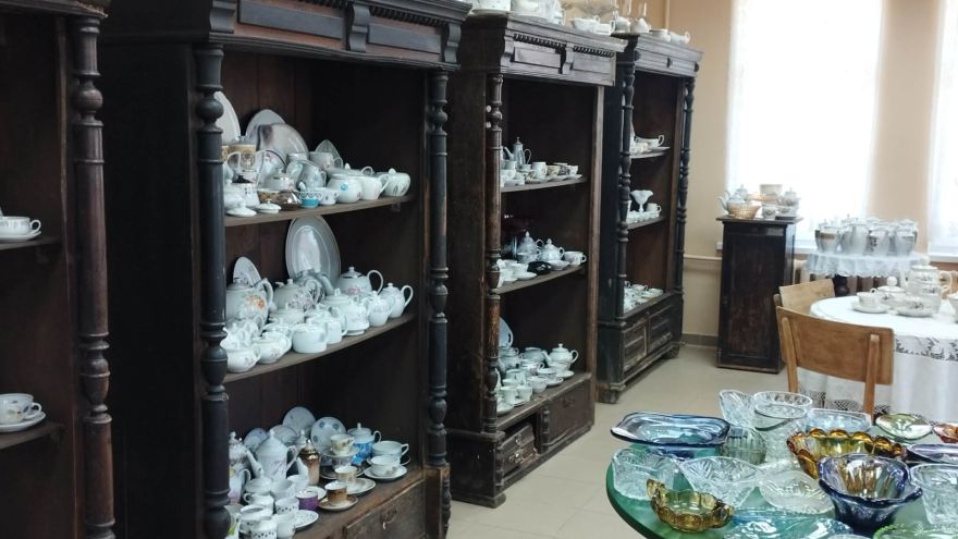 Attēls rakstam: Laimes muzejā Indrā porcelānu krāj “Manas vecmāmiņas trauku skapī”