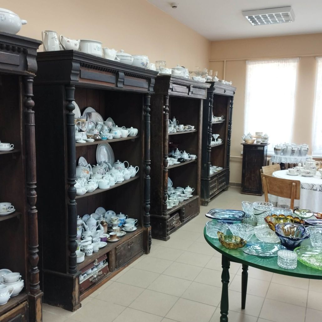 Laimes muzejā Indrā porcelānu krāj “Manas vecmāmiņas trauku skapī”