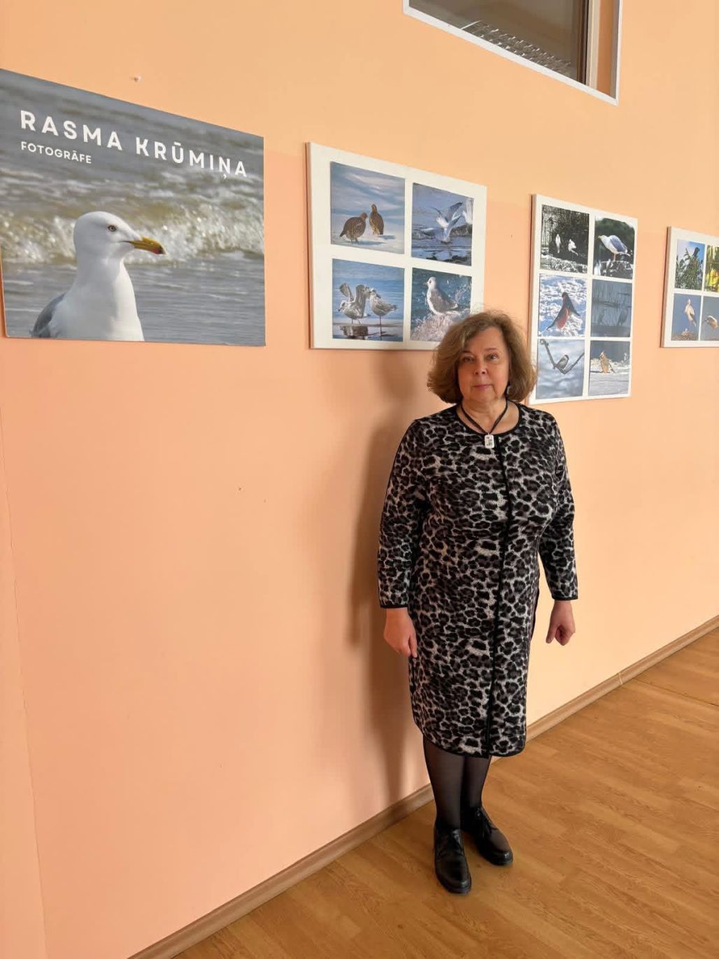 Rasma Krūmiņa sarīko fotoizstādi savā skolā