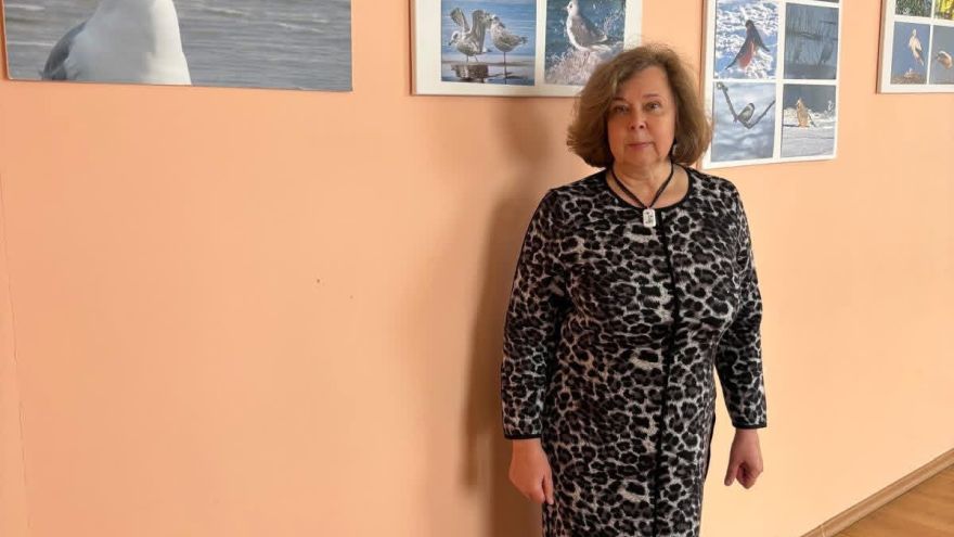 Attēls rakstam: Rasma Krūmiņa sarīko fotoizstādi savā skolā