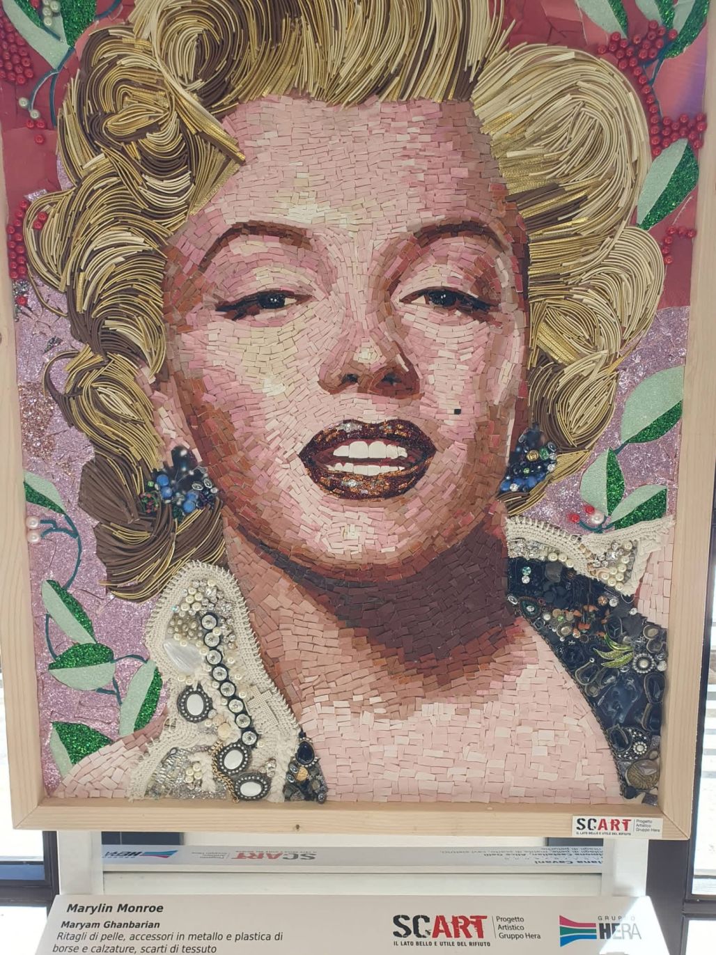 Bari pilsētā izstāde "Skati uz kino" no ... industriāliem materiāliem