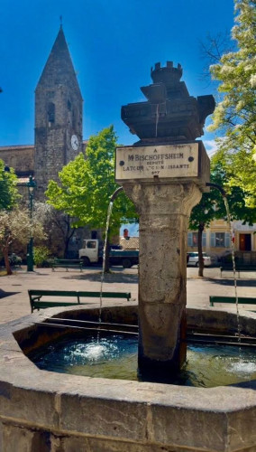 La Tour - ciemats, kas necenšas izlikties