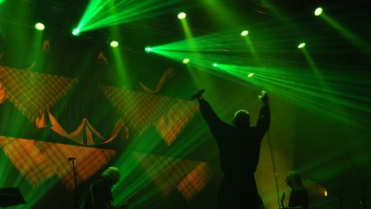 Attēls rakstam: "Pērkons" koncerta "Kaza kāpa debesīs" Līvānos biļešu ieņēmumus ziedoja Jura Kulakova piemiņas soliņam