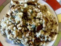 Pērno gaileņu un grūbu risoto