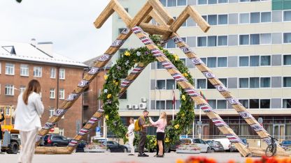 Attēls rakstam: Daugavpili rotā liels Līgo vainags