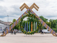 Daugavpili rotā liels Līgo vainags