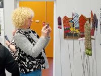 Preiļu muzejā rotājas rakstainie cimdi