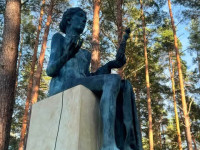 Pudža salu rotā skulptūra "Vērpēja"
