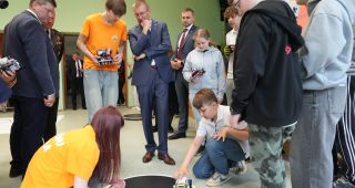 Attēls rakstam: Valsts prezidents apmeklē robotikas Preiļus