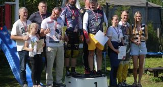 Attēls rakstam: Daugavpilī sacentās izpletņlēcēji
