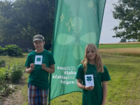 Jersikas mazpulcēni loloja sīpolus
